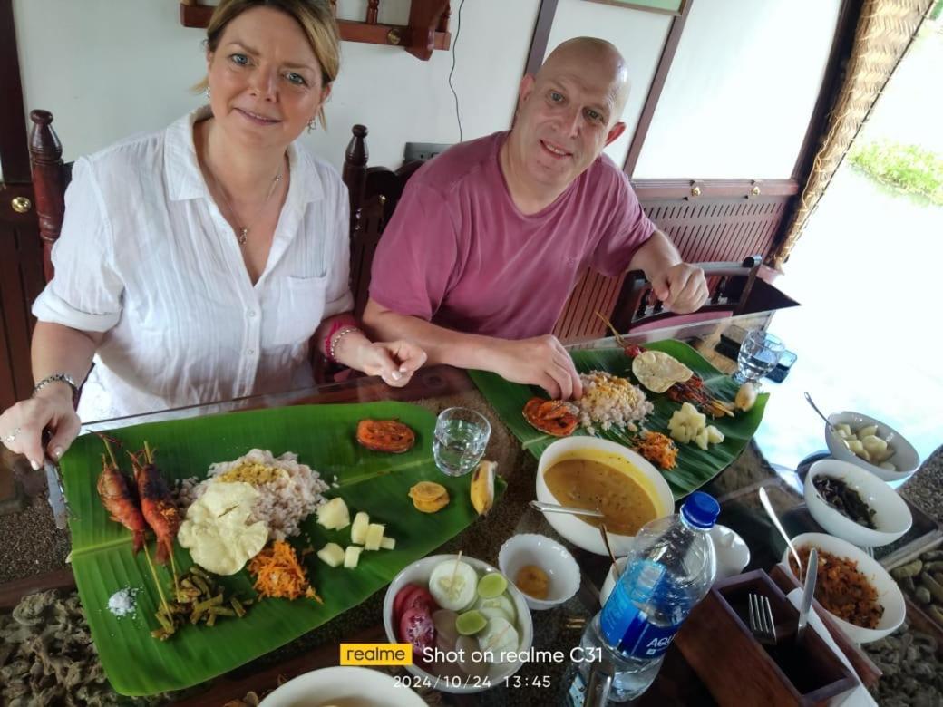 Thara'S Houseboat Hotel Alappuzha Exterior foto